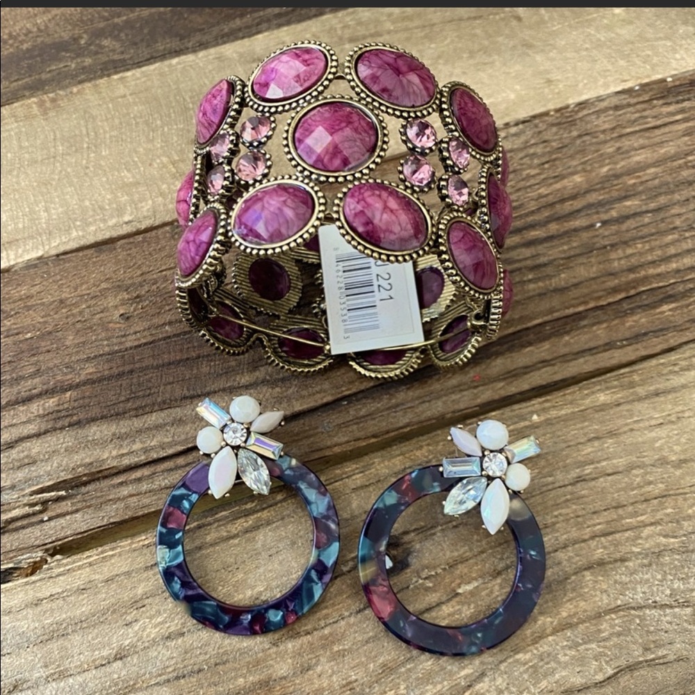 Bracelet and earrings